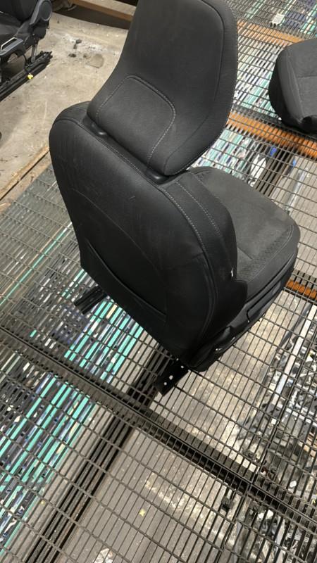 Siege avant droit RENAULT CLIO 5  - 1