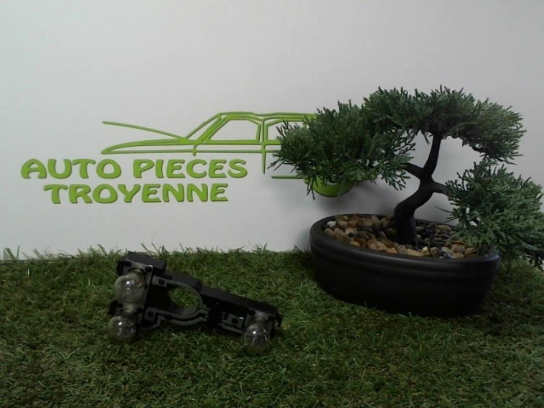 Base portalampade fanale posteriore destro RENAULT LAGUNA 2 PHASE 1 Diésel - 1