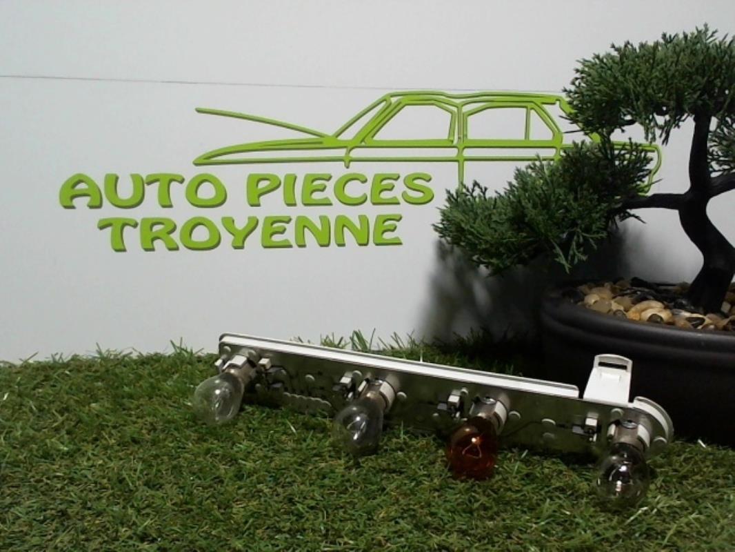 Base portalampade fanale posteriore sinistro SKODA FABIA 1 PHASE 1 Diésel - 1