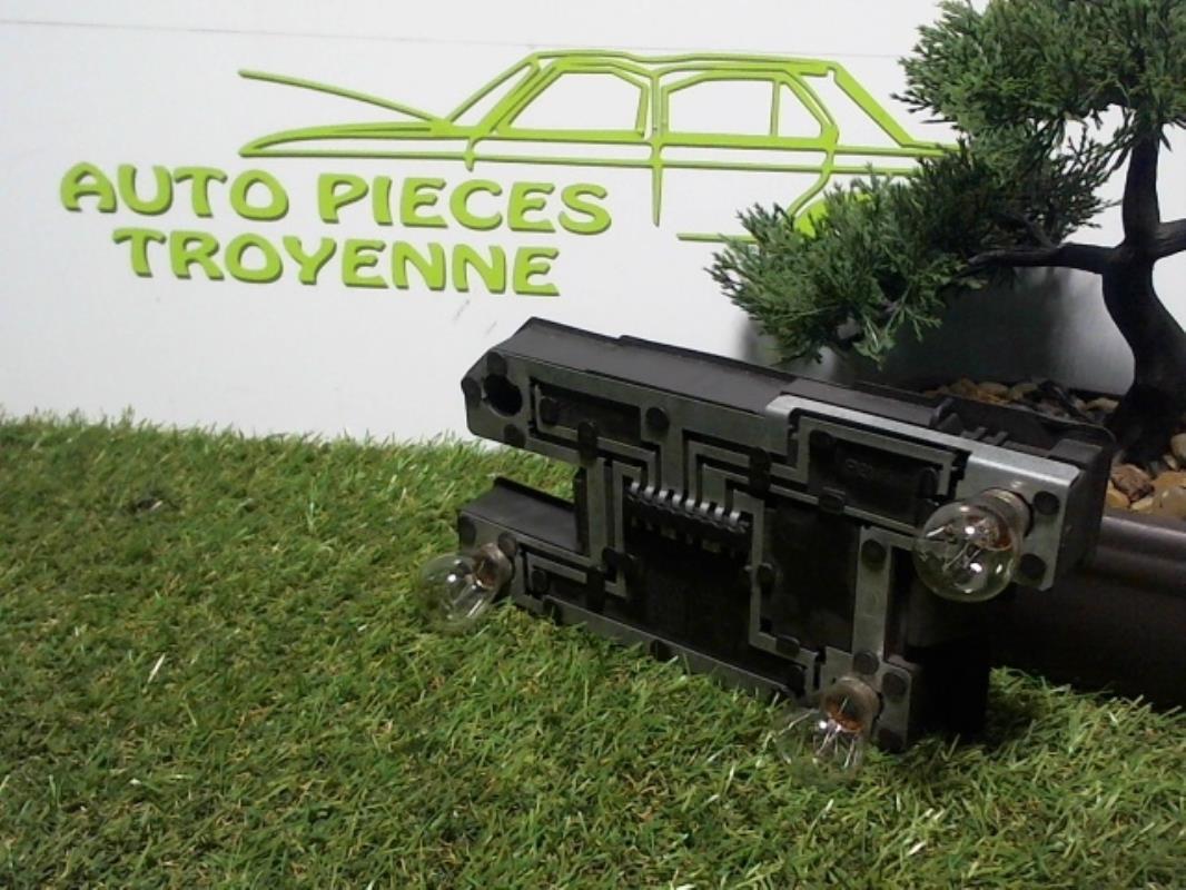 Base portalampade fanale posteriore destro RENAULT CLIO 1 PHASE 3  - 1