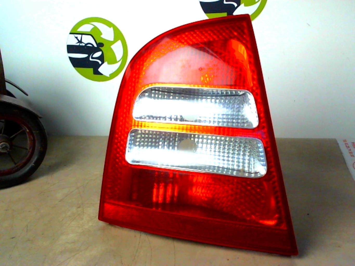 Fanale posteriore principale sinistro (luci) SKODA OCTAVIA 1 PHASE 2 BREAK Diésel - 1