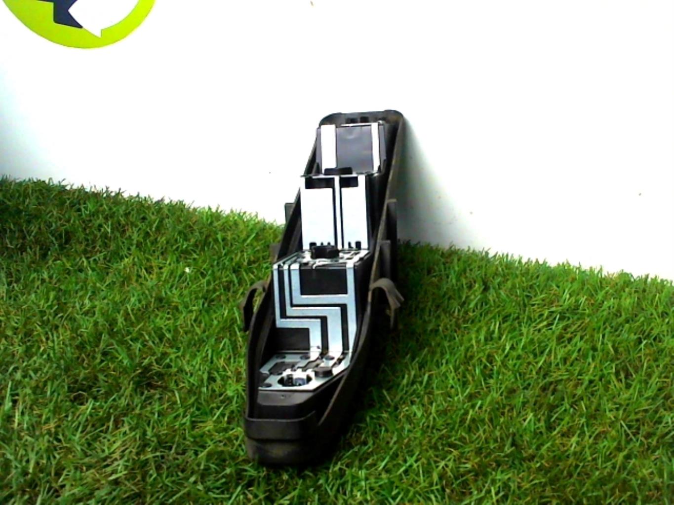 Base portalampade fanale posteriore sinistro RENAULT SCENIC 2 PHASE 1 Diésel - 1
