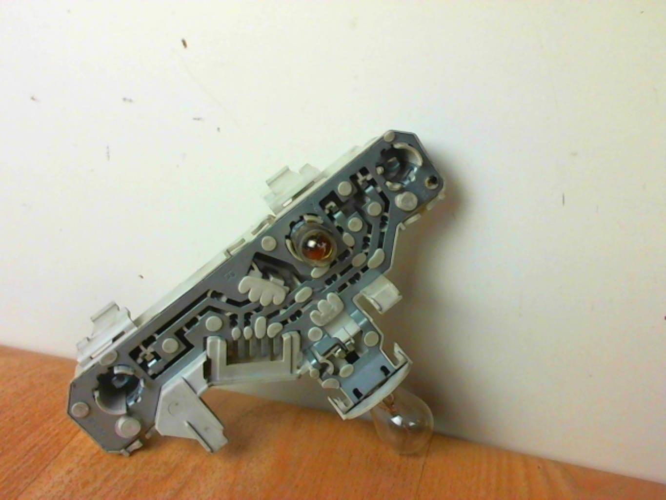 Base portalampade fanale posteriore destro VOLKSWAGEN POLO 3 PHASE 1 Gasolina - 1