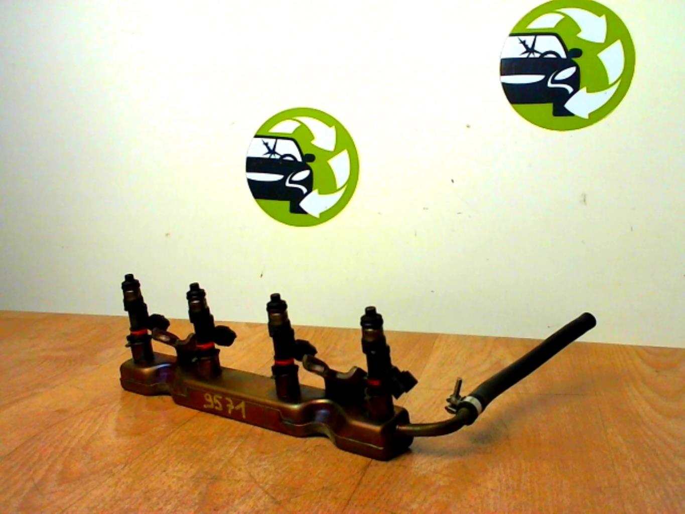 Rampe injection NISSAN MICRA 3 PHASE 1 Essence - 1