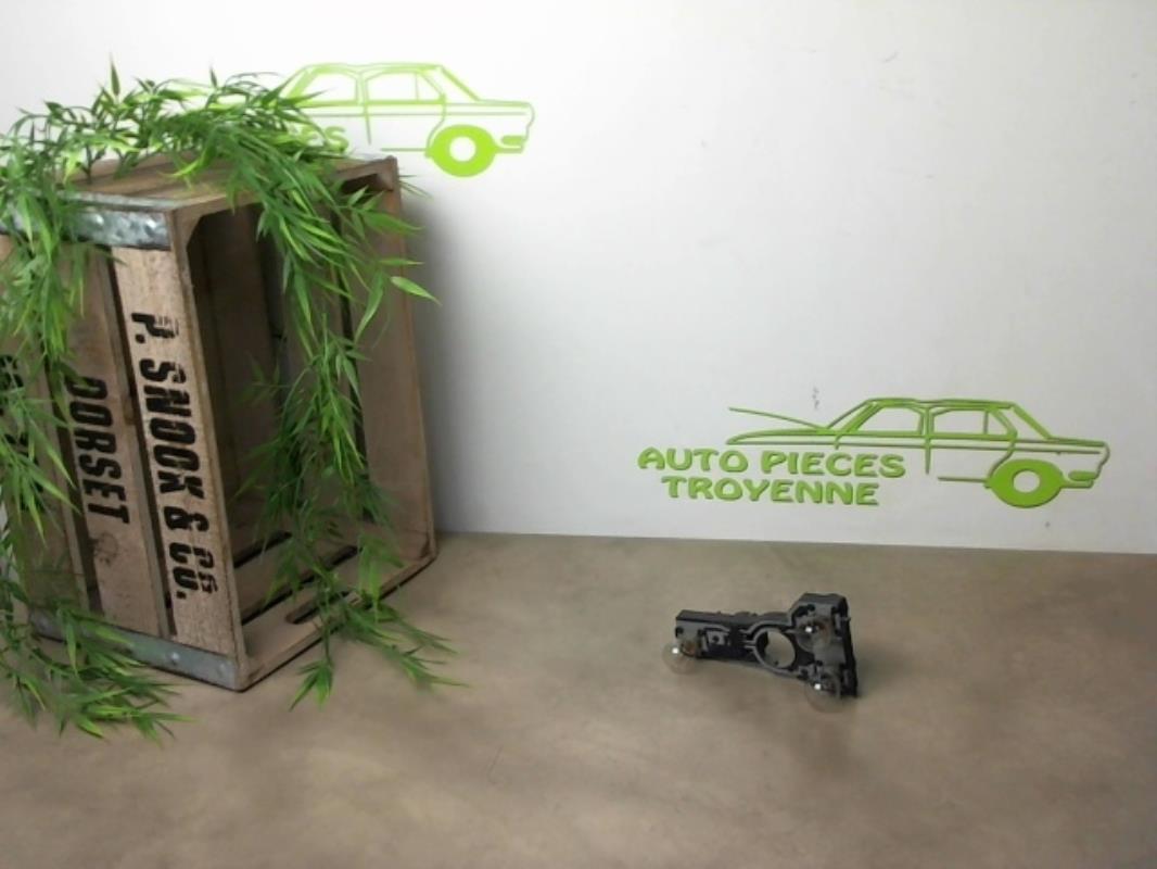 Base portalampade fanale posteriore destro RENAULT LAGUNA 2 PHASE 1 Diésel - 1