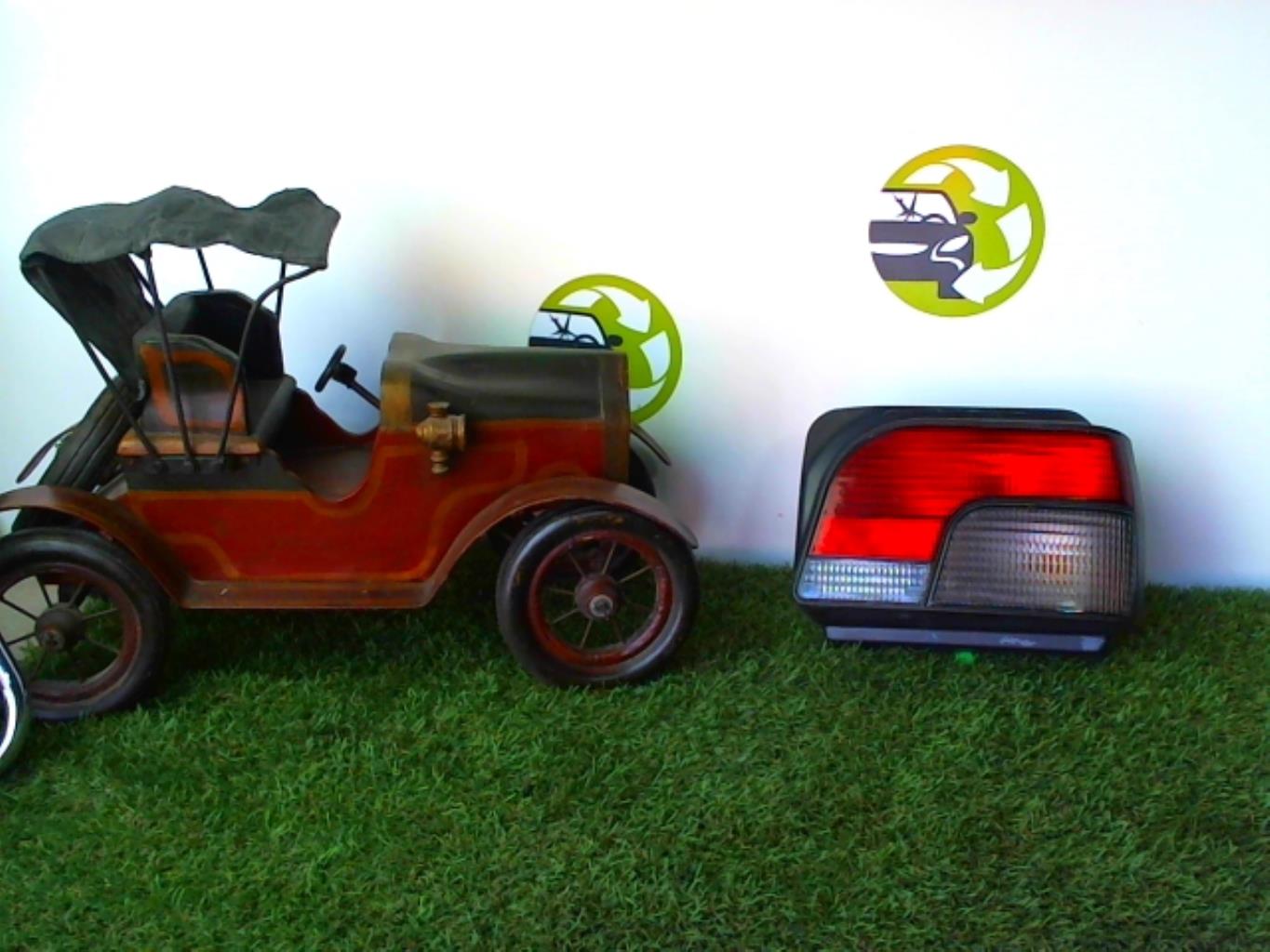 Fanale posteriore principale destro (luci) ROVER 100  - 1