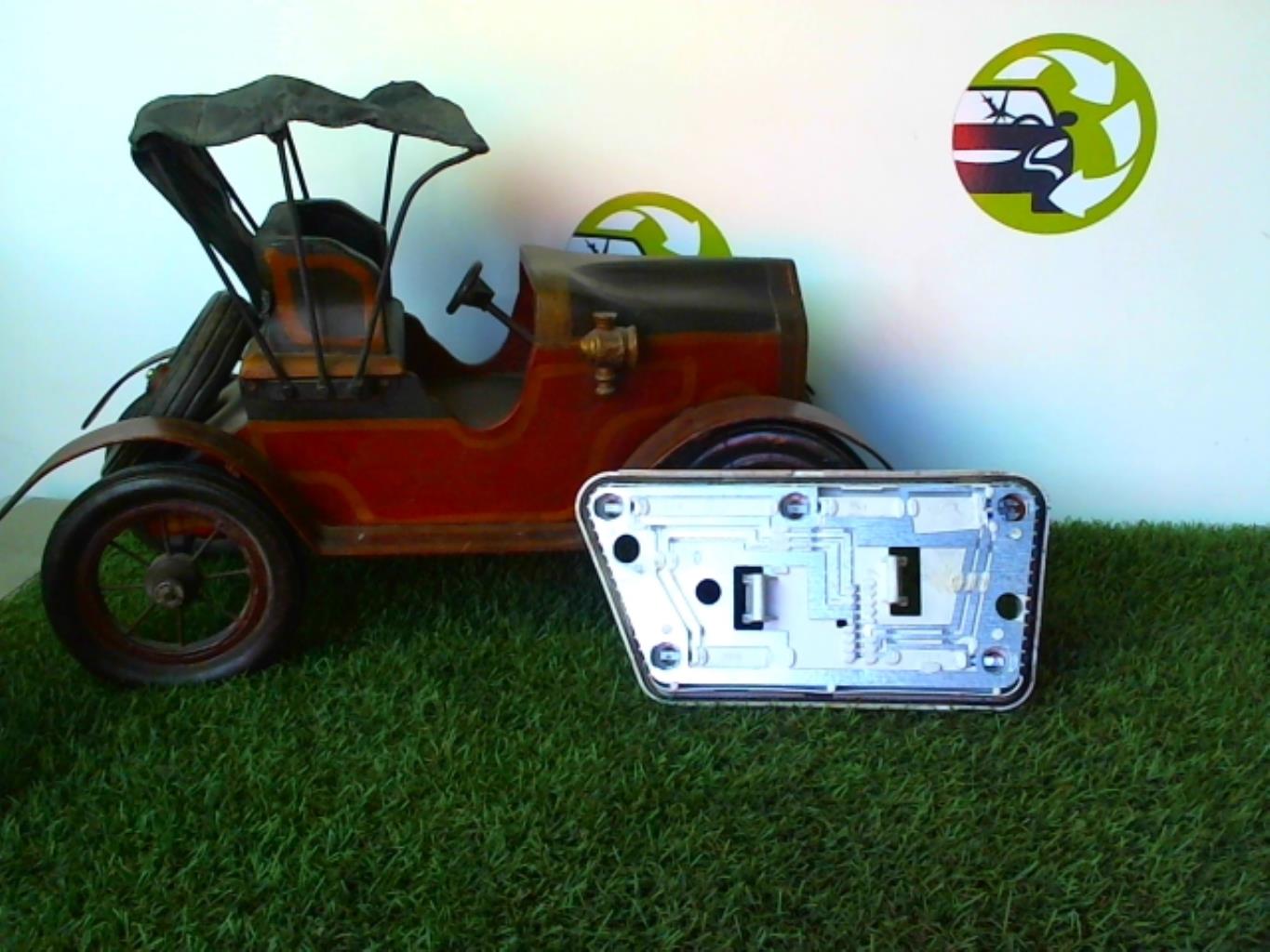 Base portalampade fanale posteriore destro RENAULT R25 PHASE 2  - 1