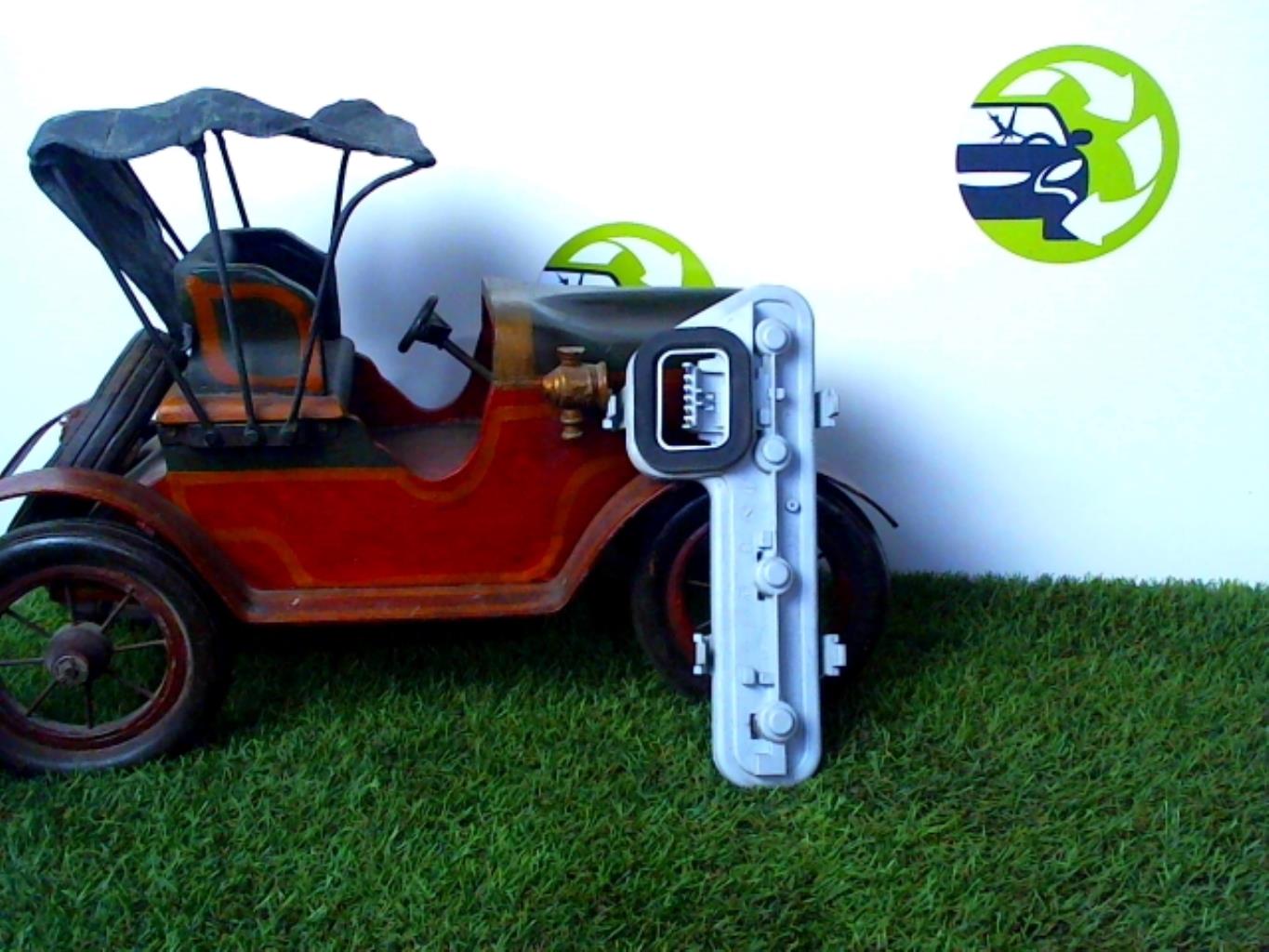 Base portalampade fanale posteriore destro OPEL ZAFIRA A  - 1