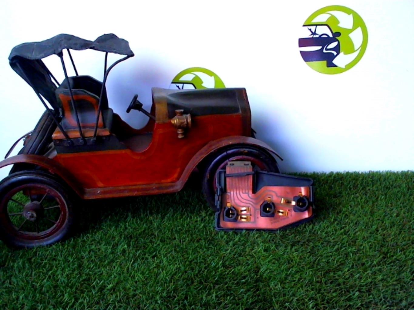 Base portalampade fanale posteriore destro RENAULT R11  - 1