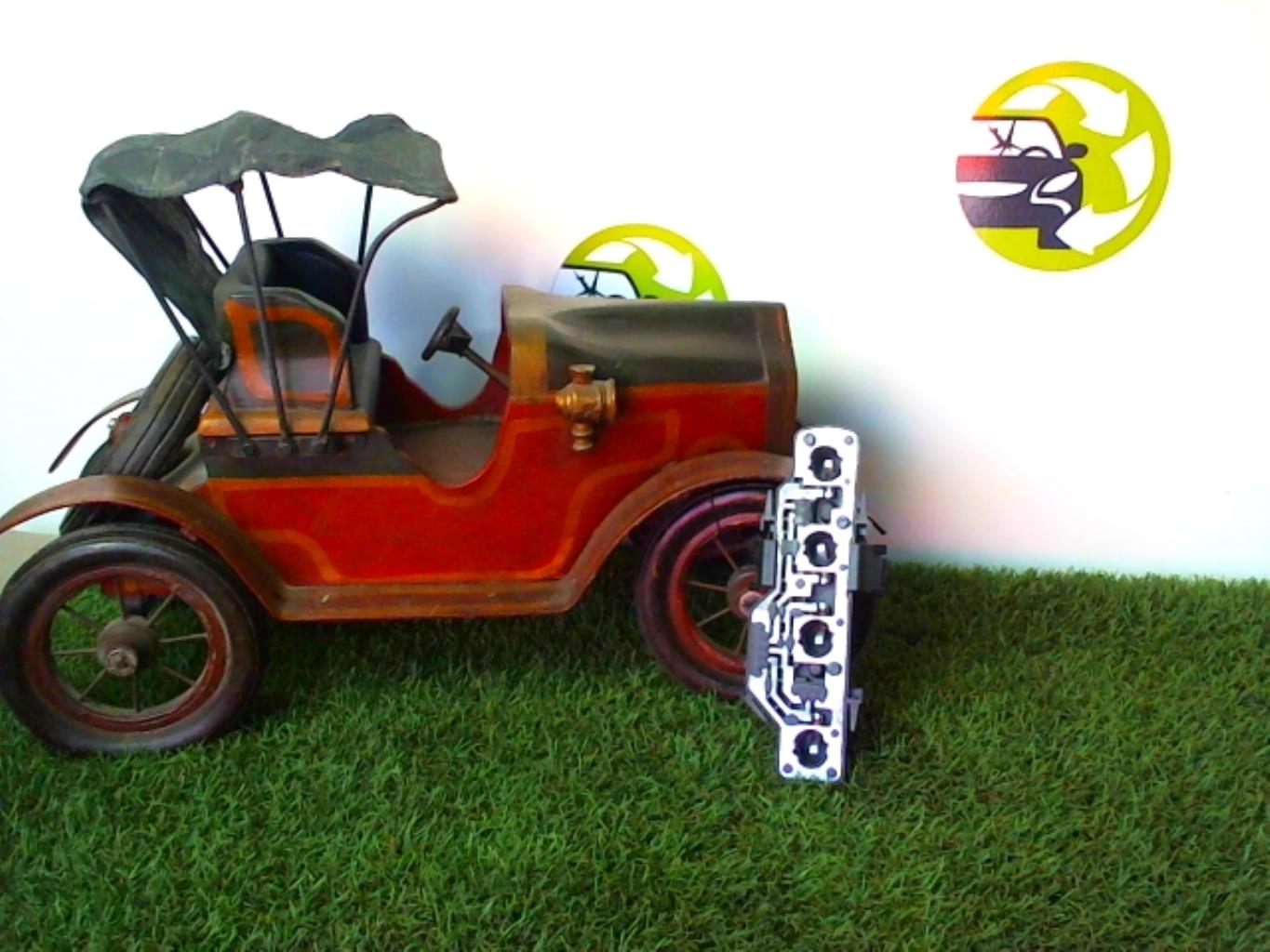 Base portalampade fanale posteriore destro VOLKSWAGEN POLO 3  - 1