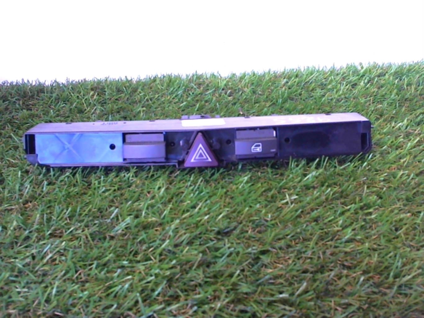 Bouton de warning OPEL ZAFIRA B PHASE 1 Diesel - 1
