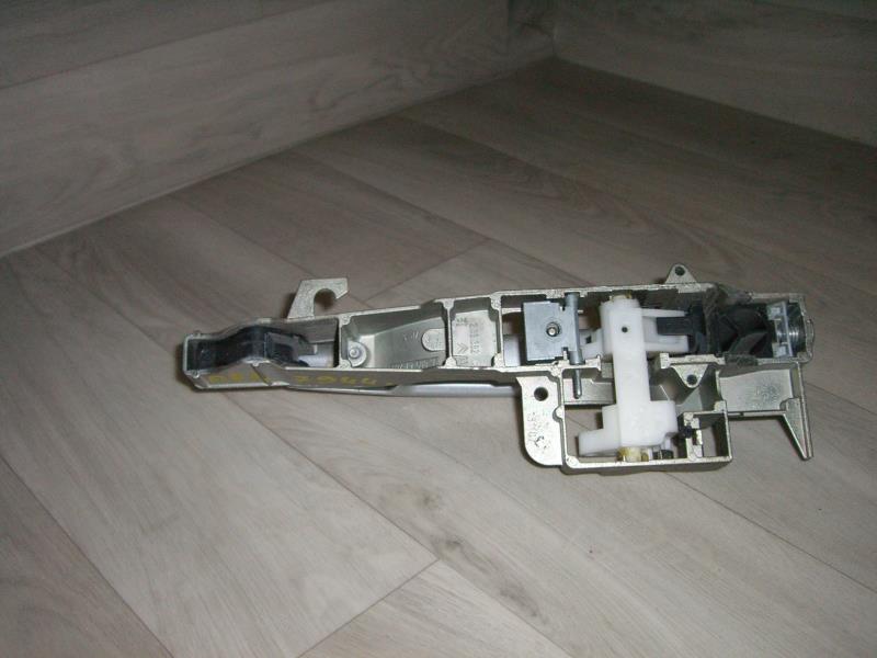 Maniglia portiera posteriore sinistra PEUGEOT 407 PHASE 1 Diésel - 1