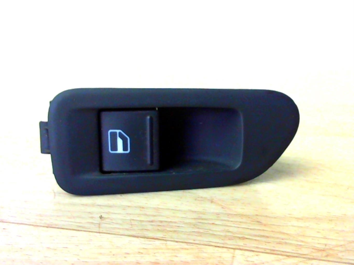 Interruttore lavacristalli posteriore sinistro VOLKSWAGEN GOLF 6 Diésel - 1