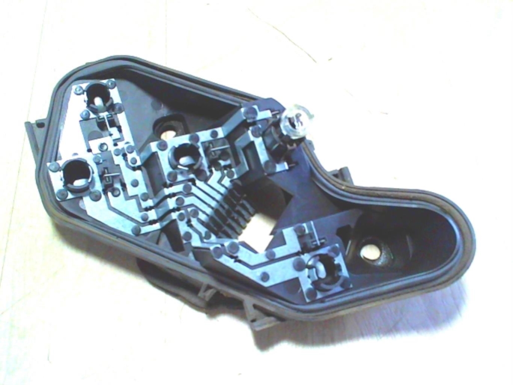 Base portalampade fanale posteriore sinistro OPEL CORSA D PHASE 1 Diésel - 1