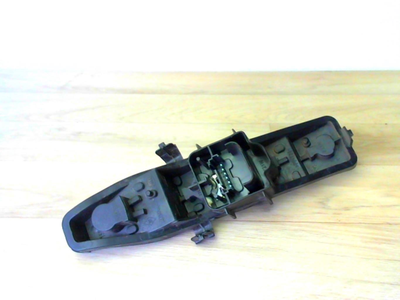 Base portalampade fanale posteriore destro RENAULT SCENIC 2 PHASE 1 Diésel - 1