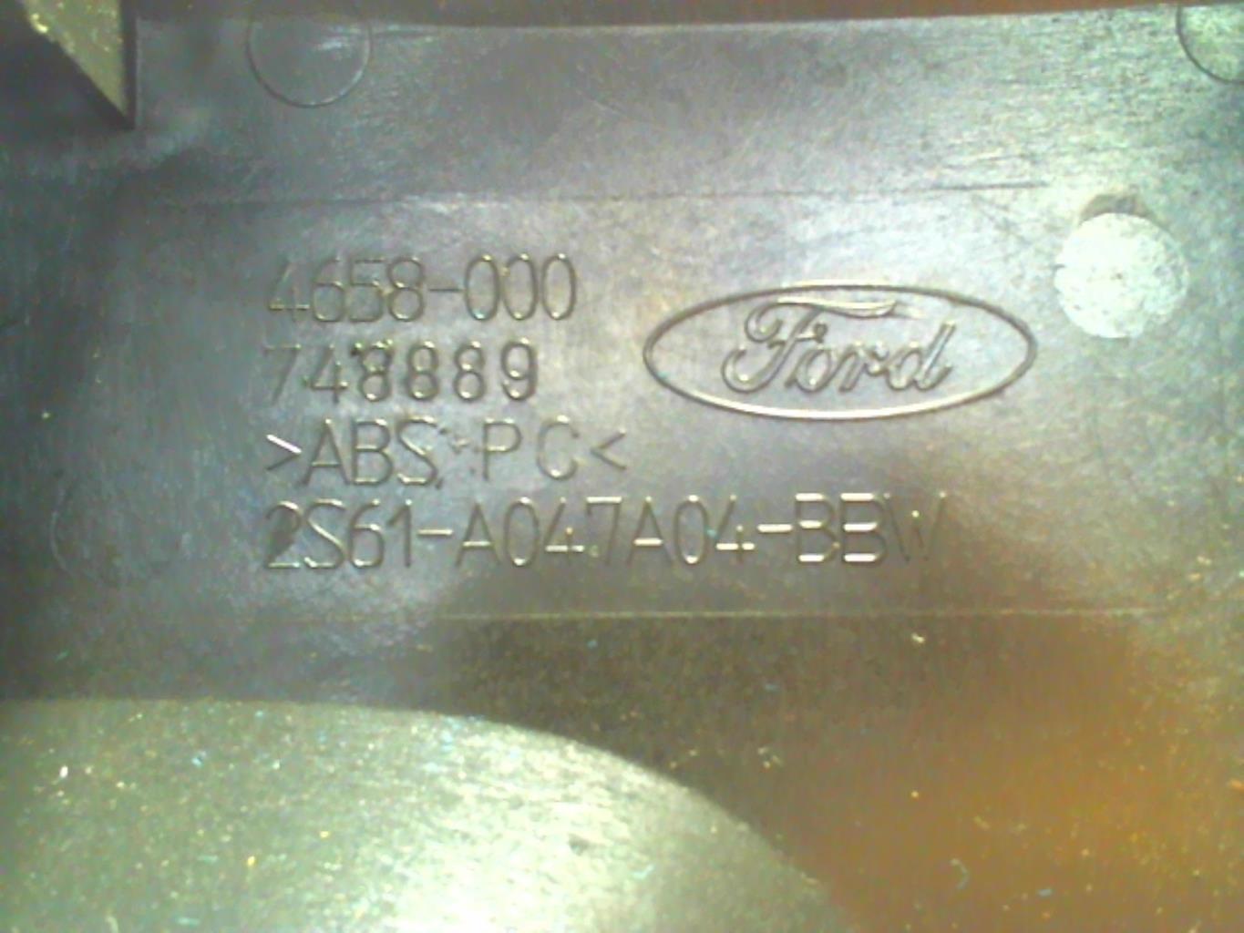 Console central (interieur plastique) FORD FIESTA 5 PHASE 1  - 1