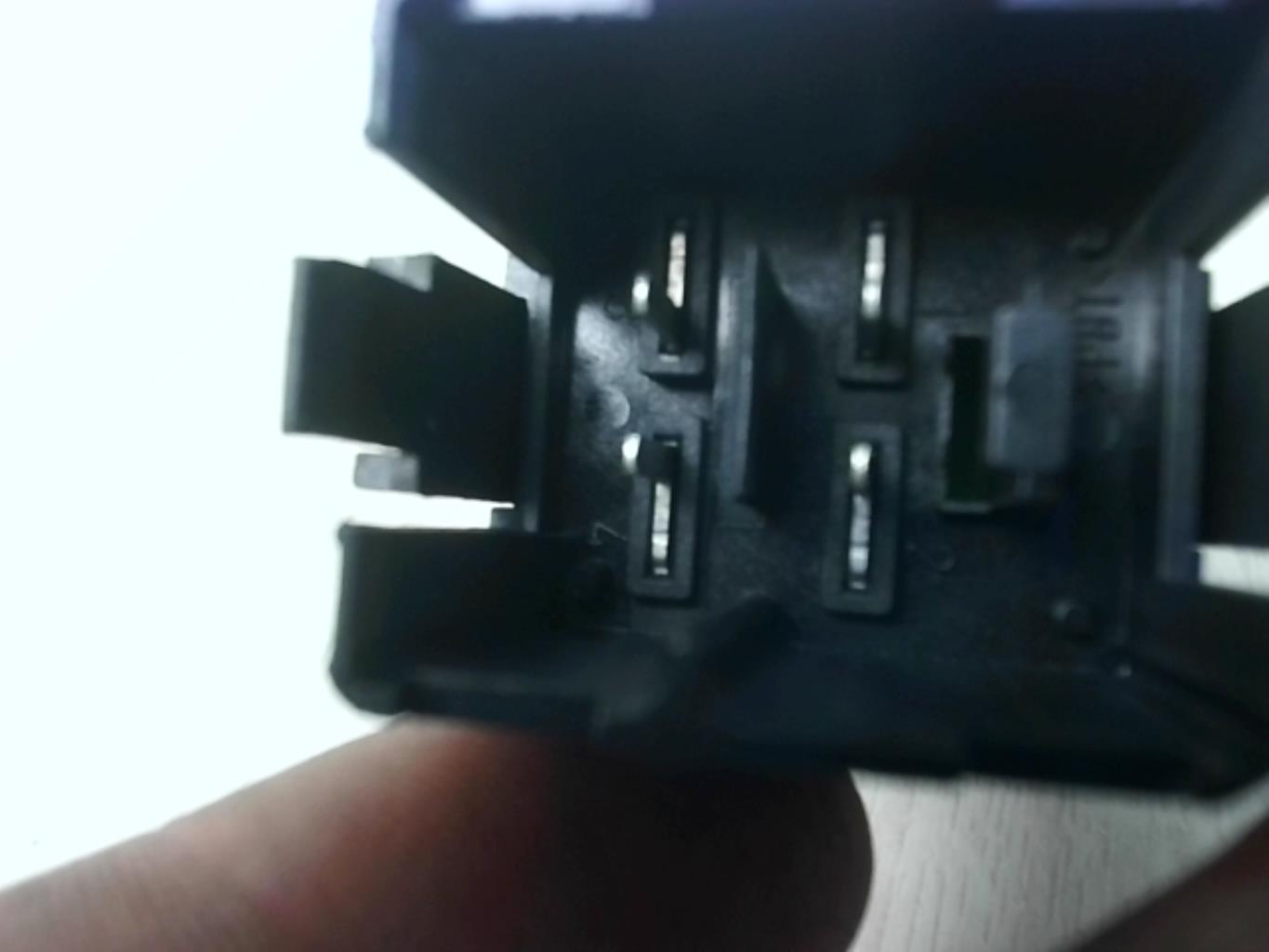 Bouton de warning VOLKSWAGEN GOLF 5 Diesel - 1