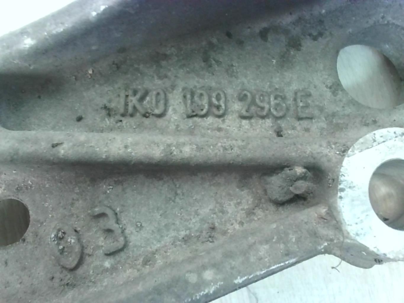 Fusee avant droit VOLKSWAGEN GOLF 5 Diesel - 1