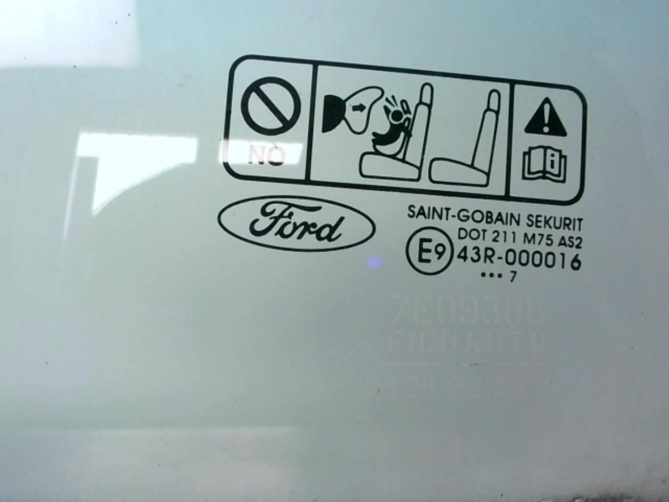 Vitre avant gauche FORD FOCUS 2 PHASE 1 Diesel - 1