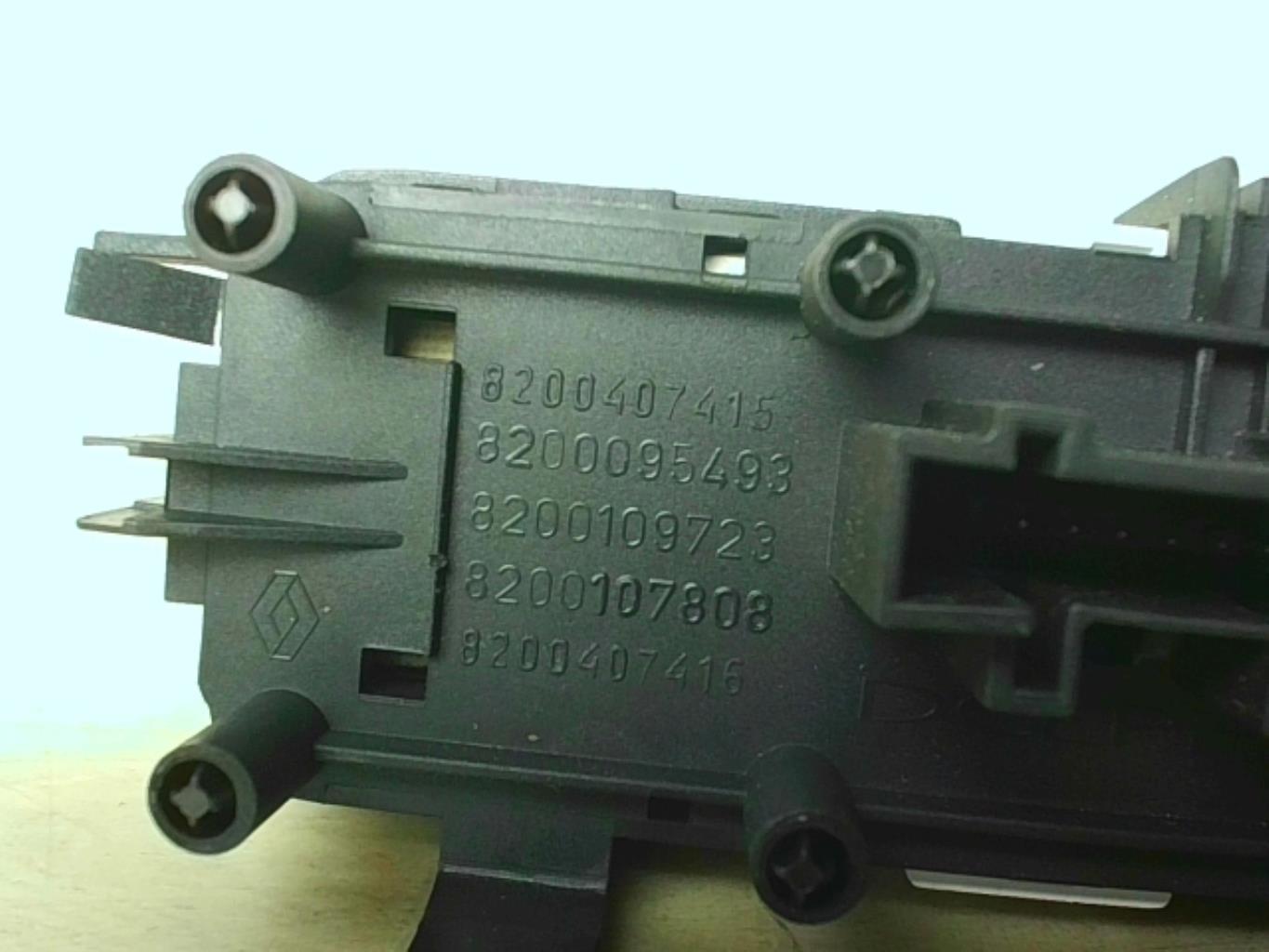 Bouton de warning RENAULT MEGANE 2 PHASE 1  - 1