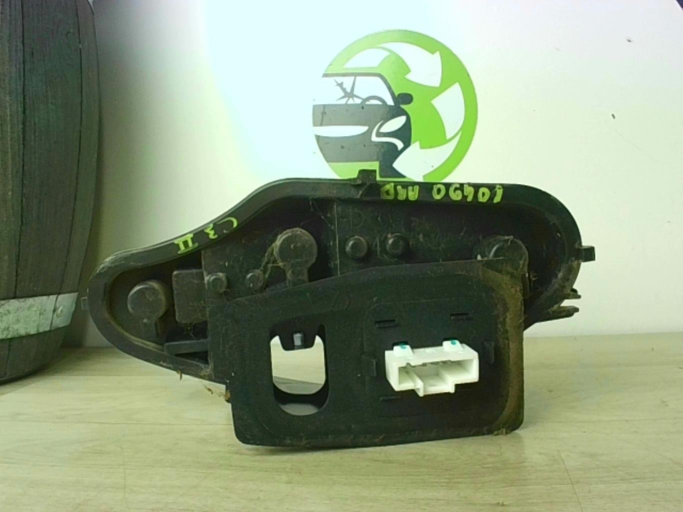 Base portalampade fanale posteriore destro CITROEN C3 2 PHASE 1 Diésel - 1