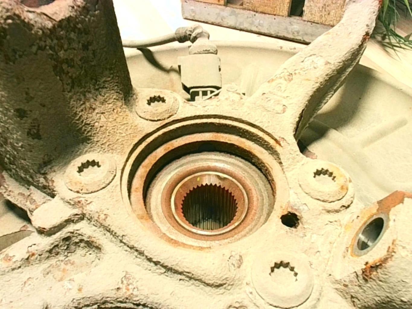 Mozzo anteriore destro VOLKSWAGEN GOLF 5 Gasolina - 1