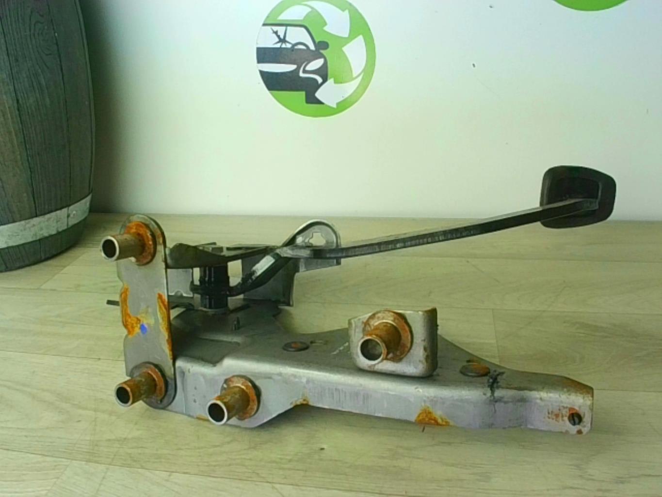 Pedale de frein RENAULT CLIO 3 PHASE 1 Diesel - 1