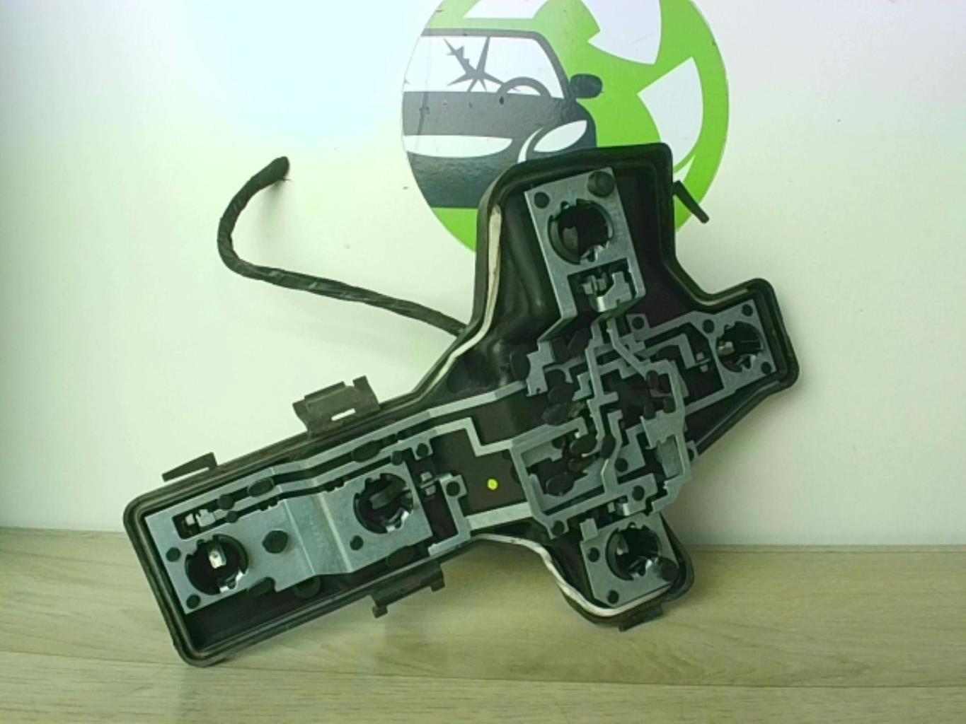Base portalampade fanale posteriore destro VOLKSWAGEN TOURAN 1 PHASE 1 Diésel - 1