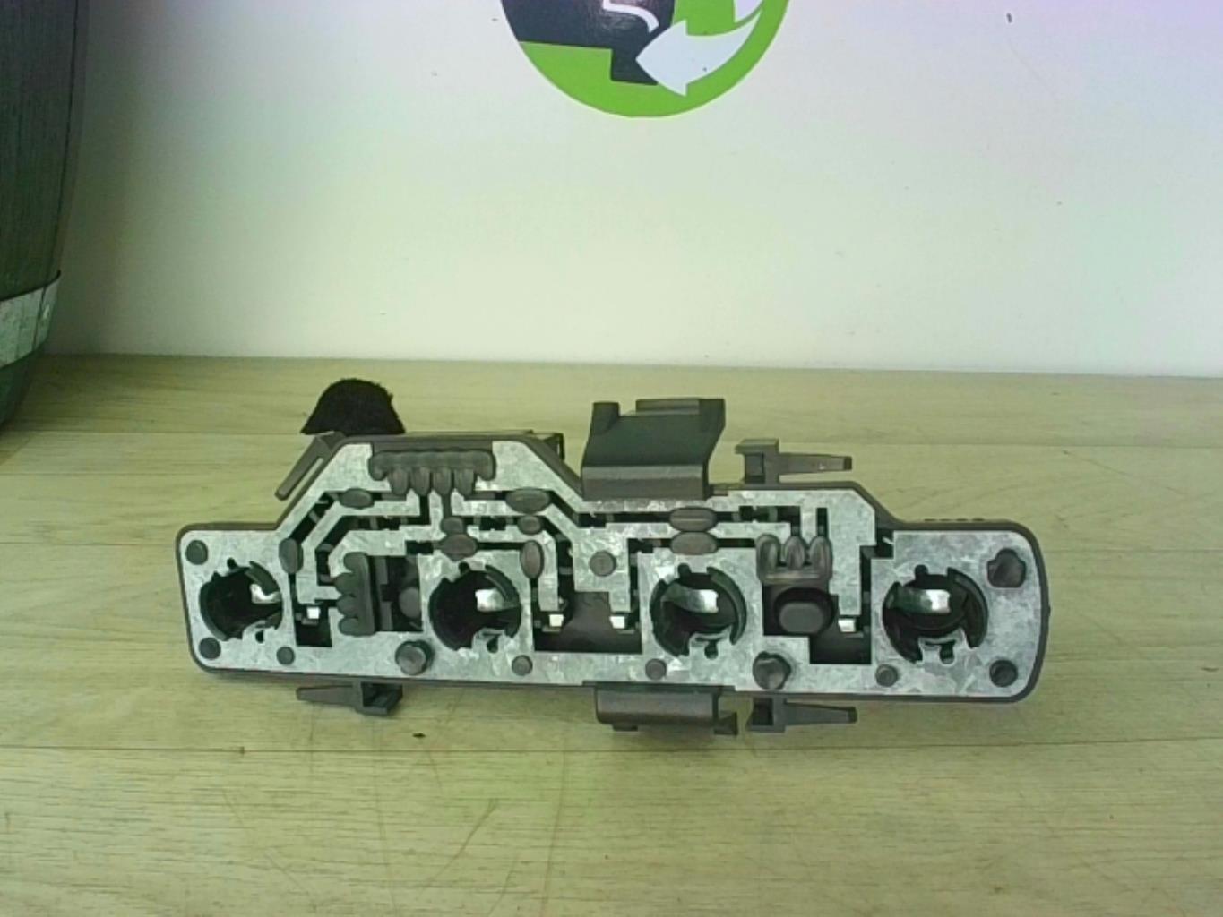 Base portalampade fanale posteriore sinistro VOLKSWAGEN POLO 3 PHASE 2 Gasolina - 1
