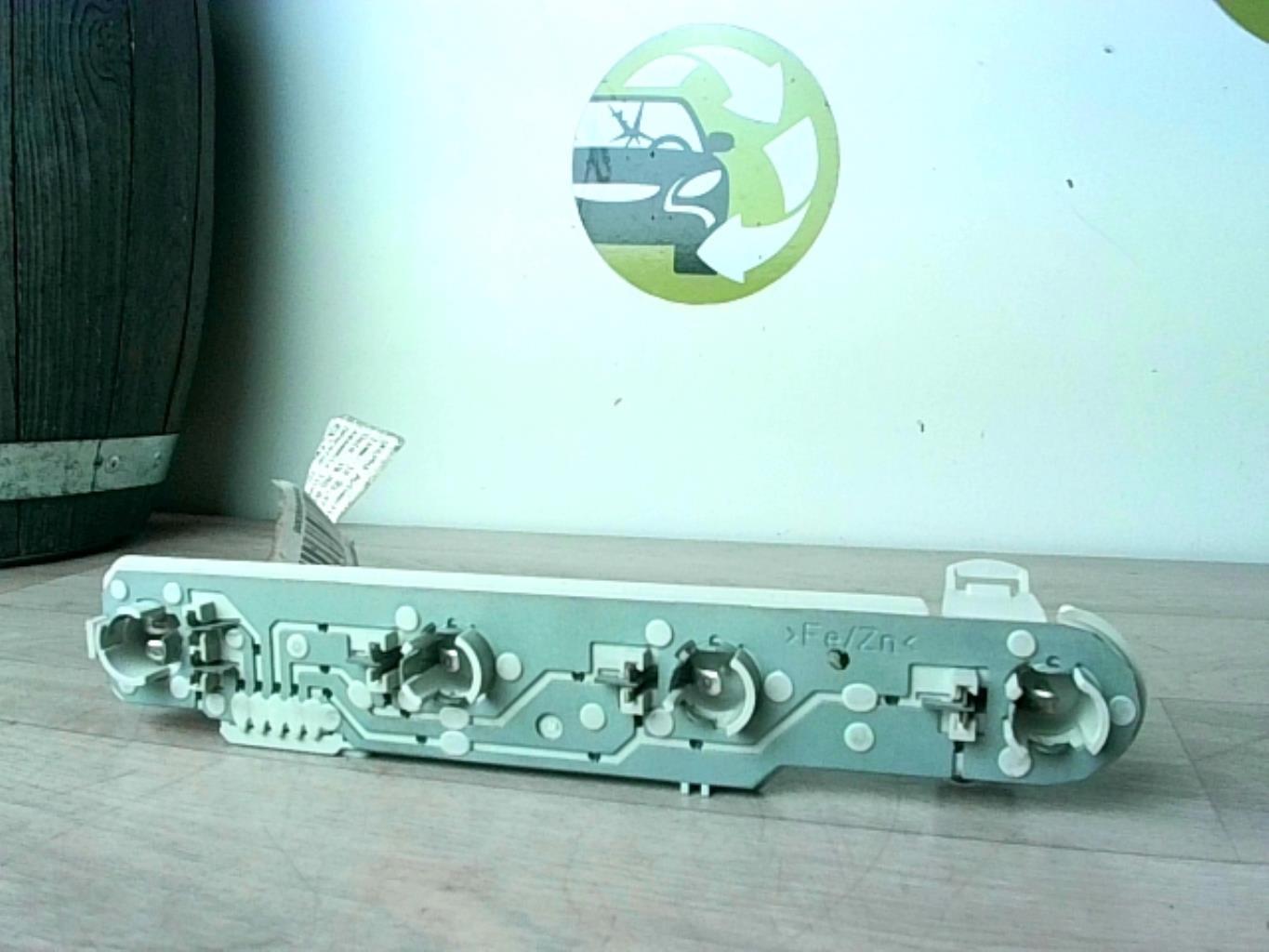 Base portalampade fanale posteriore sinistro SKODA FABIA 1 PHASE 1 Gasolina - 1