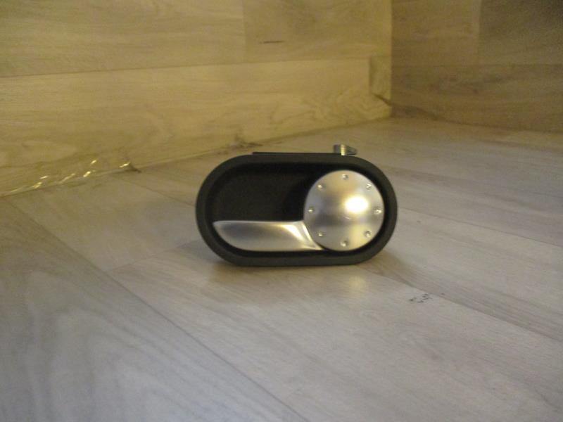Poignee interieur avant droit AUDI TT 1 COUPE Essence - 1