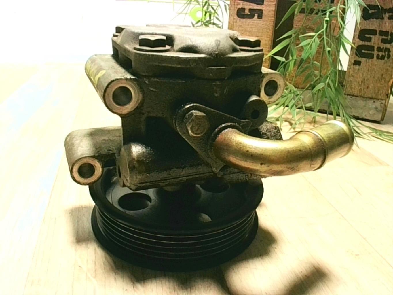 Pompe de direction FORD FIESTA 5 PHASE 1 Essence - 1