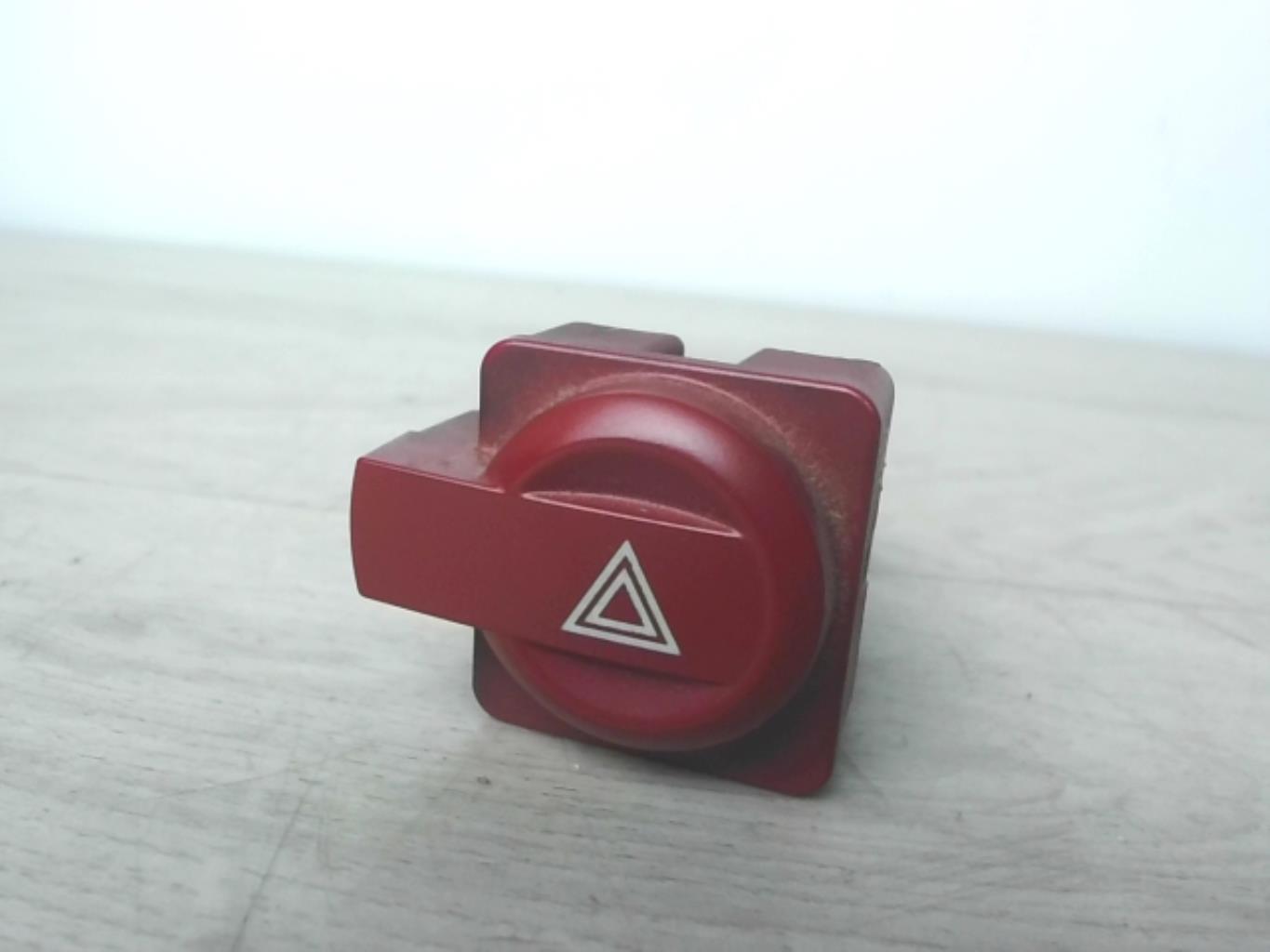 Bouton de warning CITROEN C4 1 PHASE 2 Diesel - 1