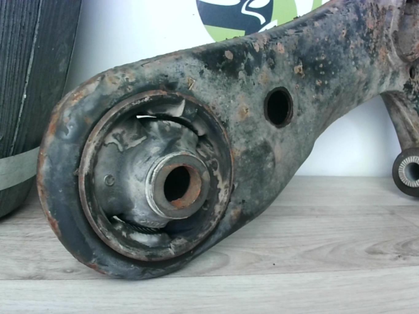 Triangolo anteriore sinistro TOYOTA AURIS 1 PHASE 1 Diésel - 1
