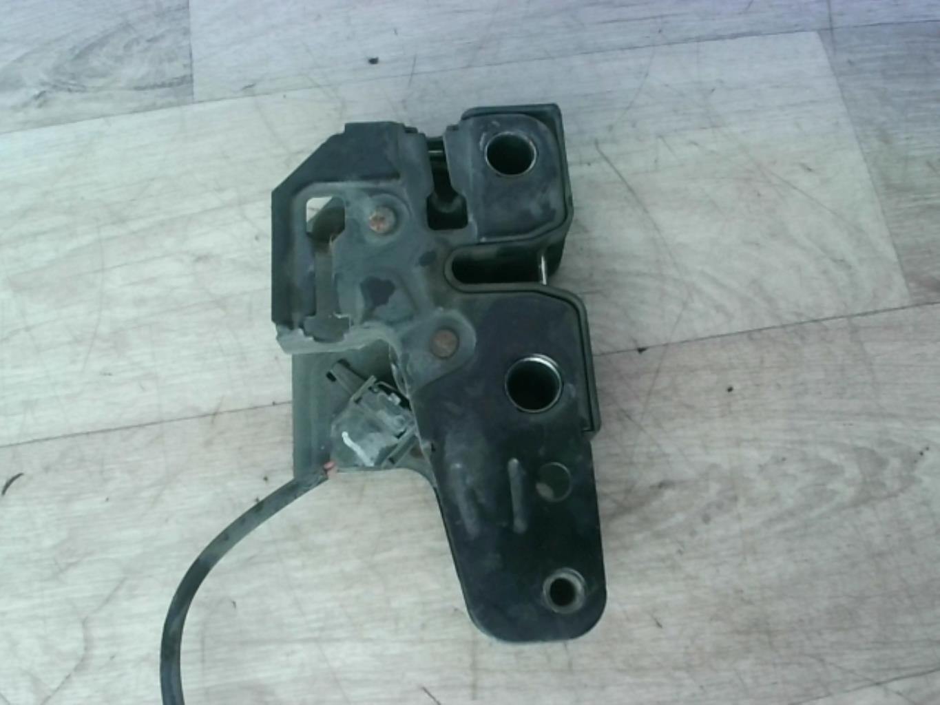 Serrure de capot VOLKSWAGEN POLO 4 PHASE 1 Essence - 1