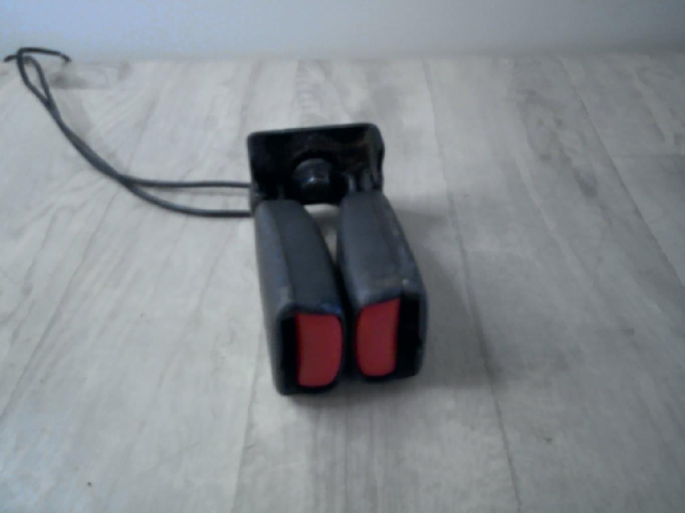 Aggancio cintura sicurezza posteriore destro VOLVO V 50 PHASE 2 BREAK Diésel - 1