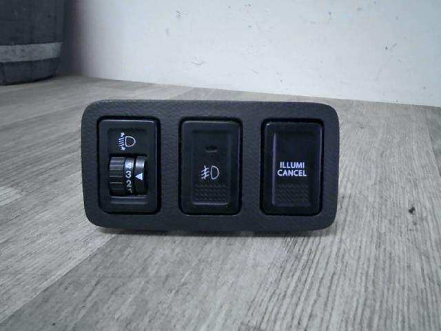 Commande de reglage hauteur de phare SUZUKI SWIFT 3 Essence - 1