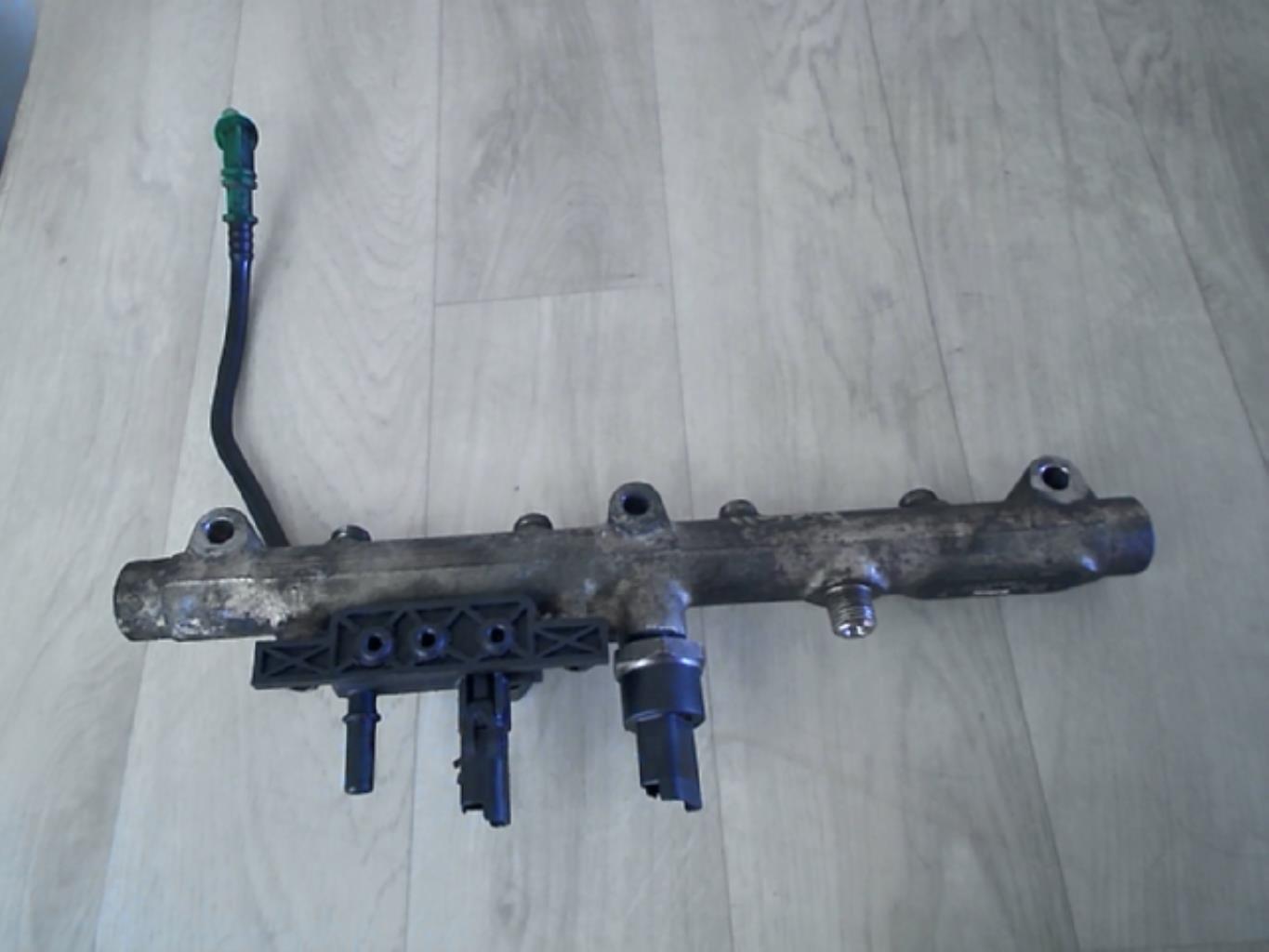 Rampe injection PEUGEOT 406 COUPE Diesel - 1