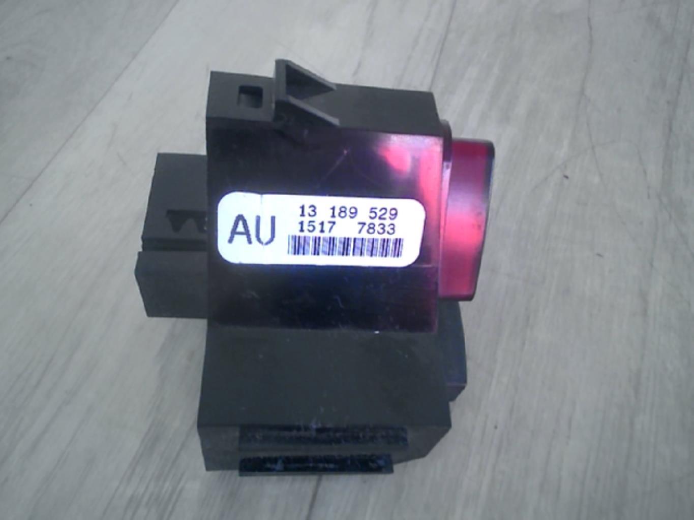 Bouton de warning OPEL CORSA D PHASE 1 Essence - 1