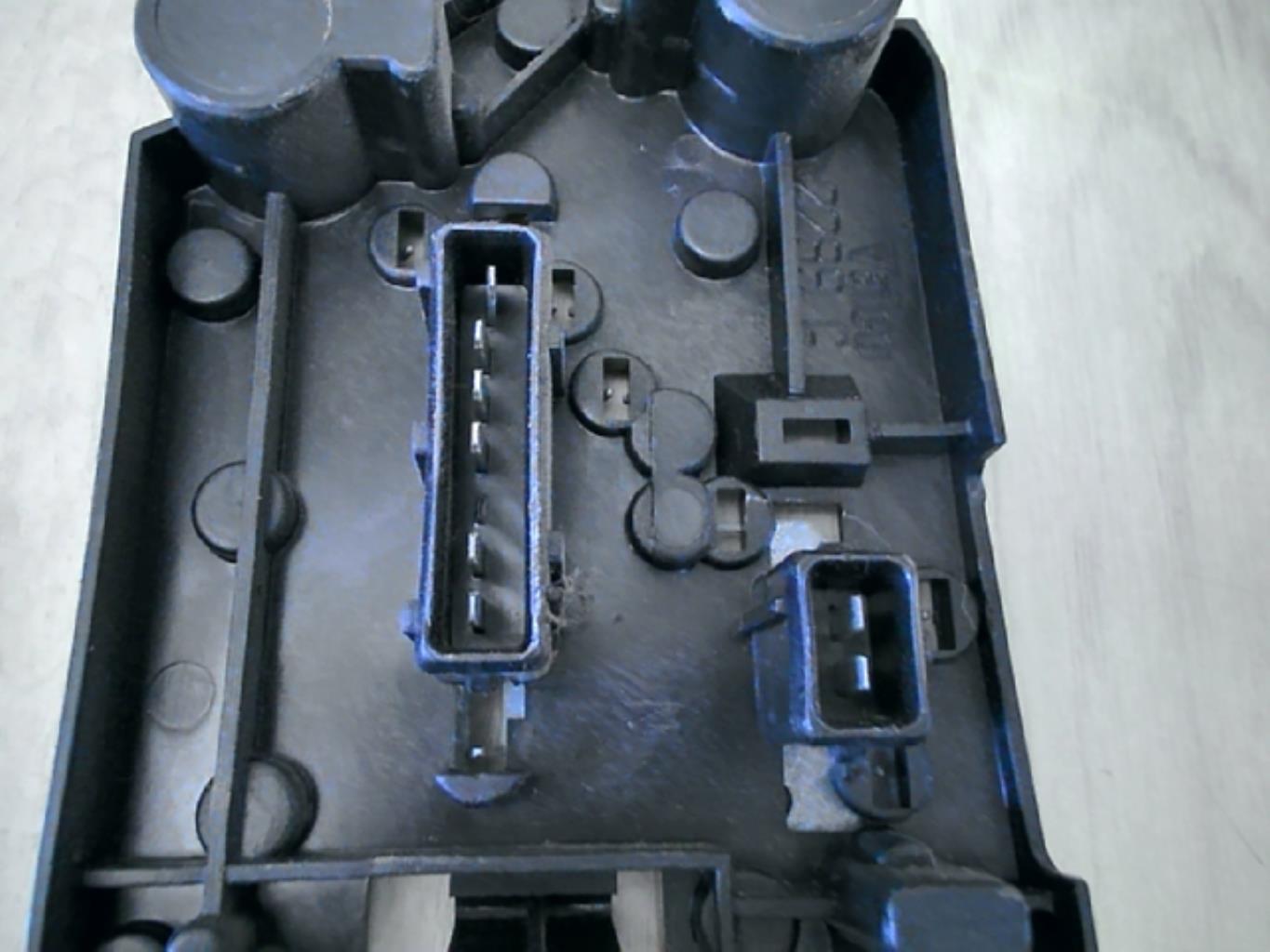 Base portalampade fanale posteriore sinistro PEUGEOT 406 COUPE Gasolina - 1