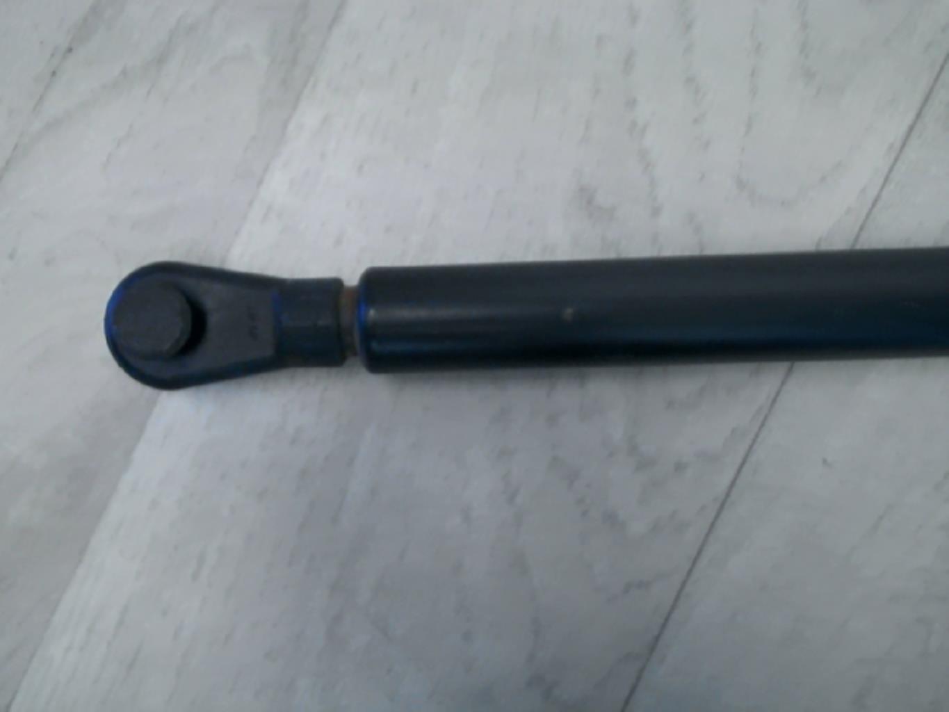 Verin de capot AUDI A4 1 AVANT PHASE 1 BREAK Essence - 1