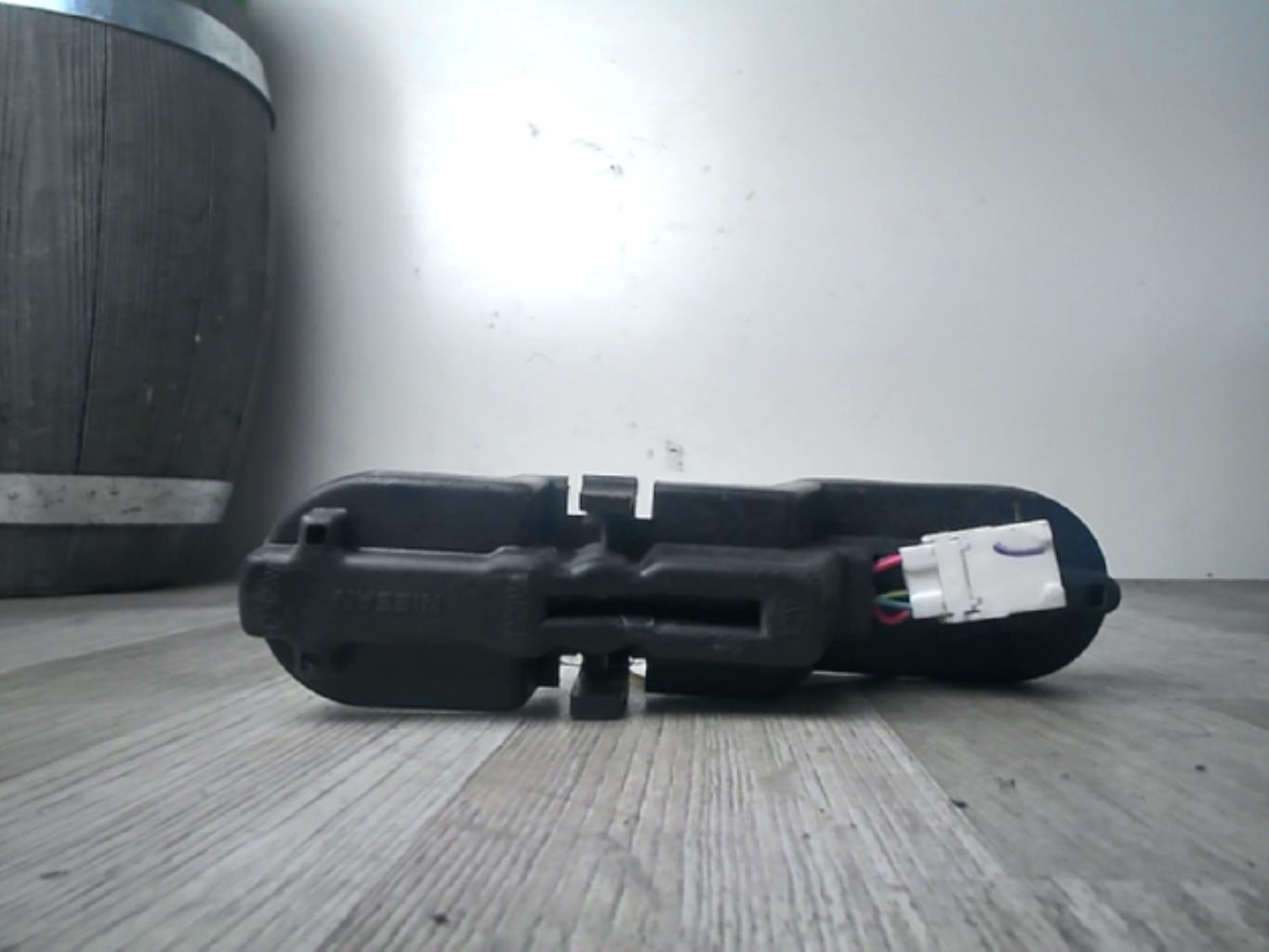 Base portalampade fanale posteriore destro NISSAN MICRA 2  - 1