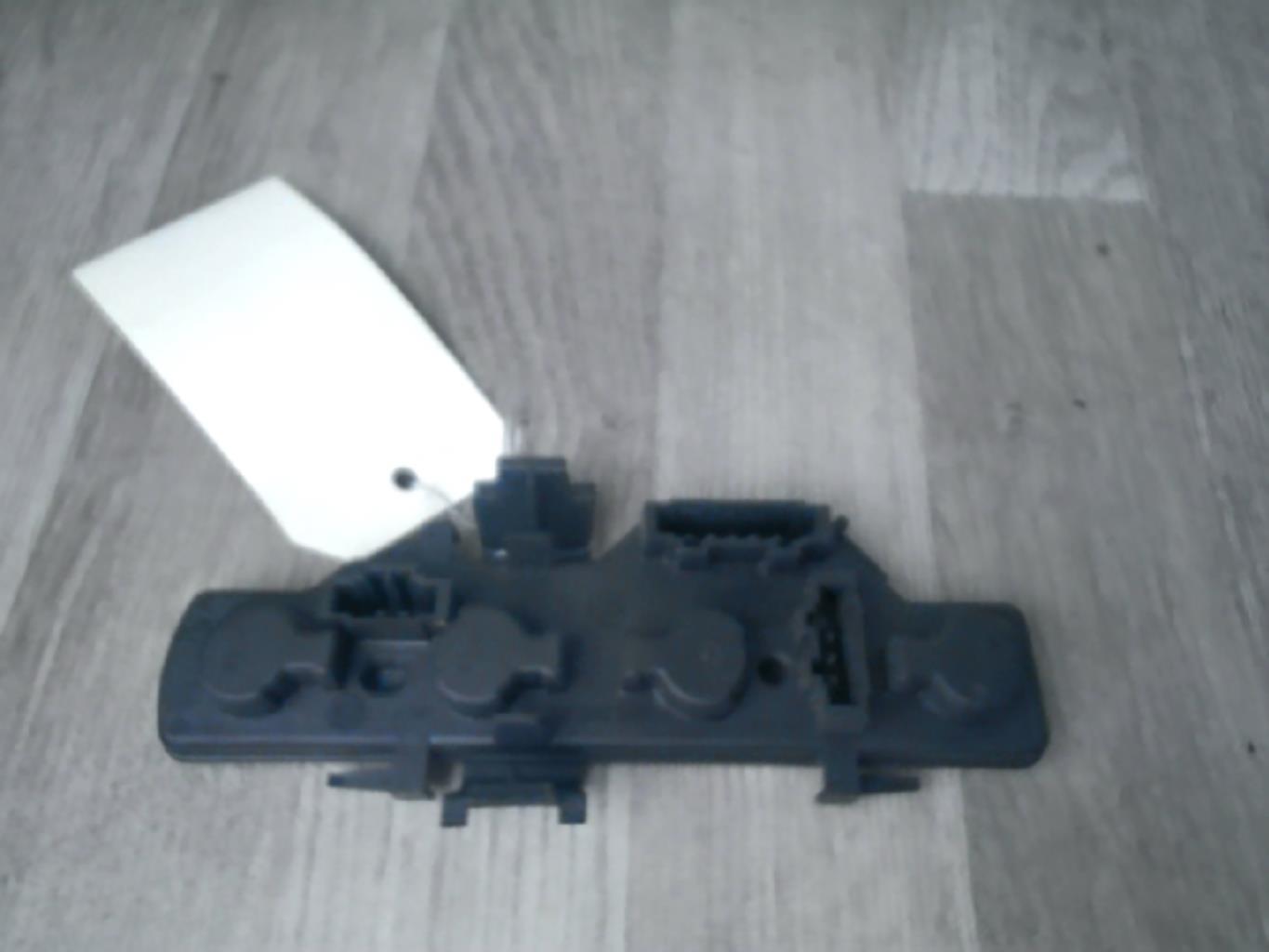 Base portalampade fanale posteriore destro VOLKSWAGEN POLO 3 PHASE 2  - 1
