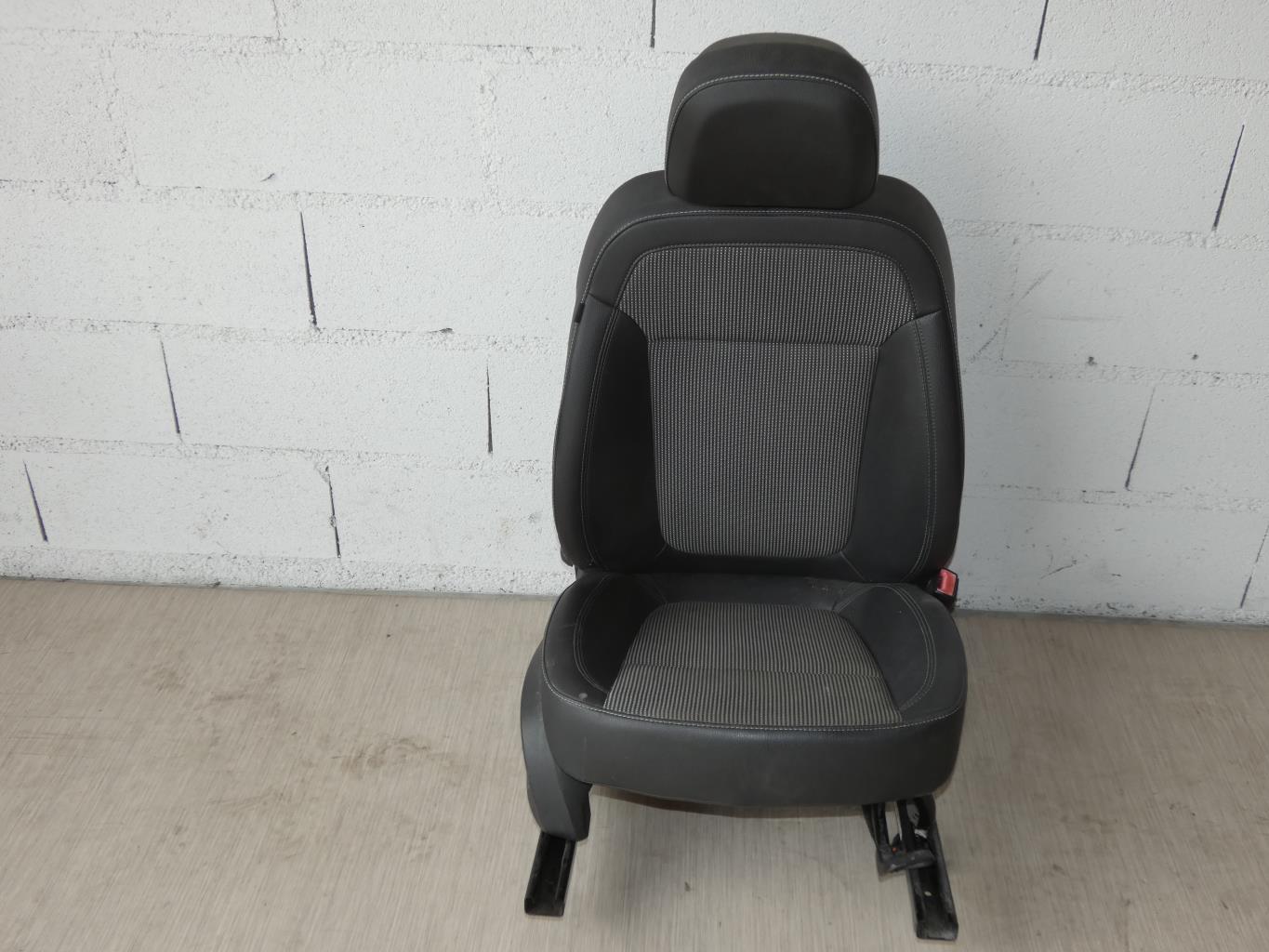 Siege avant droit OPEL ASTRA J PHASE 1 Diesel - 1