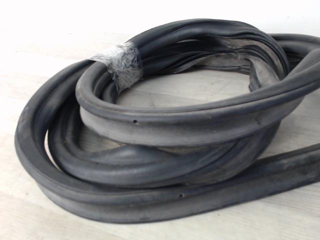 Joint de coffre VOLKSWAGEN POLO 5 PHASE 1 Diesel - 1