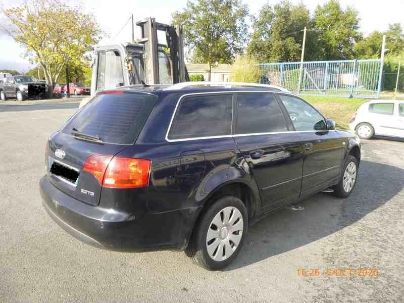 Feu arriere secondaire droit (feux) AUDI A4 2 AVANT PHASE 2 BREAK  - 1
