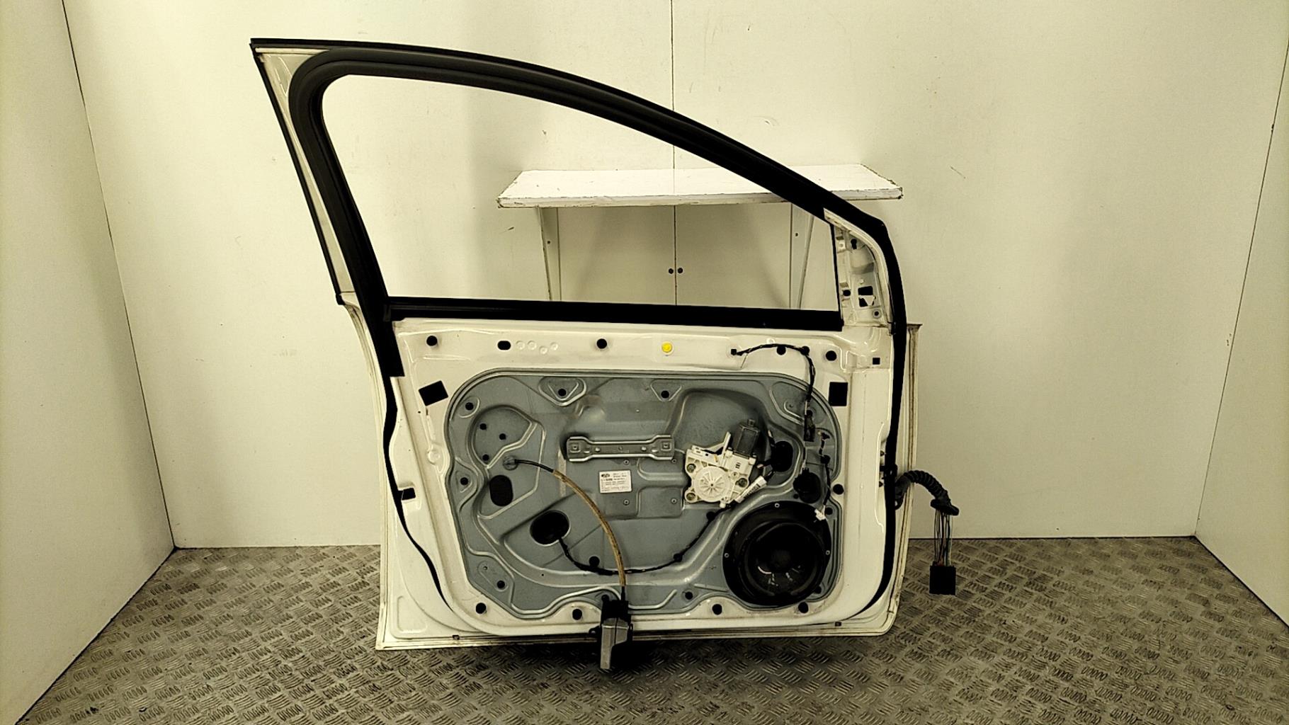 Porte avant gauche FORD FOCUS 2 PHASE 1 BREAK Diesel - 1
