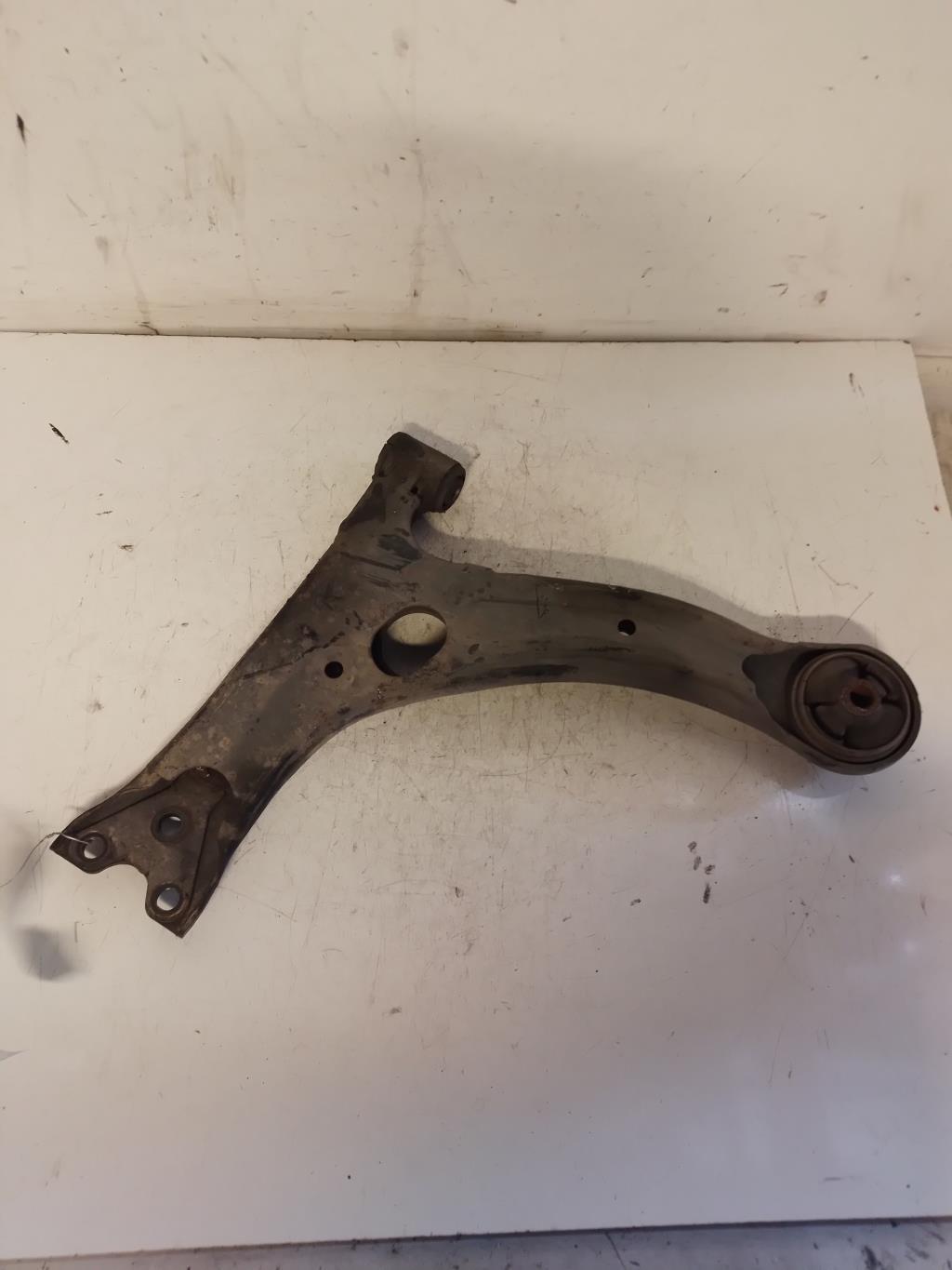 Triangle avant gauche TOYOTA COROLLA VERSO 2 PHASE 1 Essence - 1