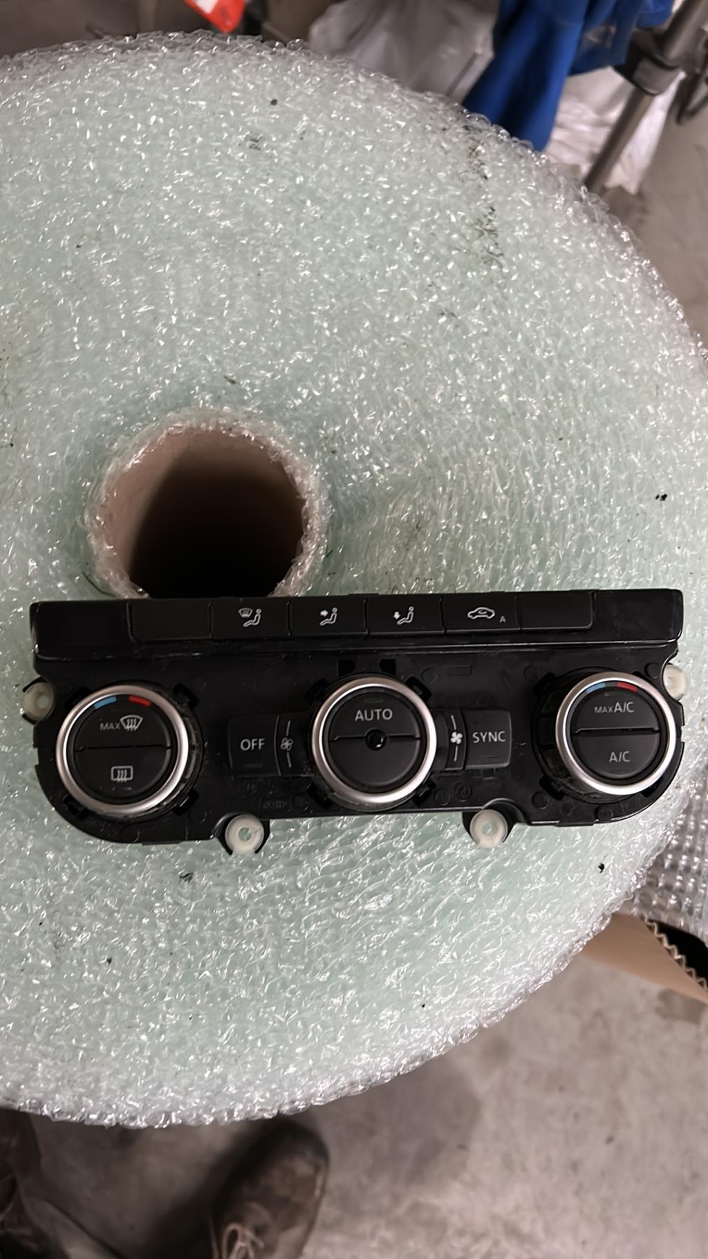 Commande chauffage VOLKSWAGEN TOURAN 2 Diesel - 1