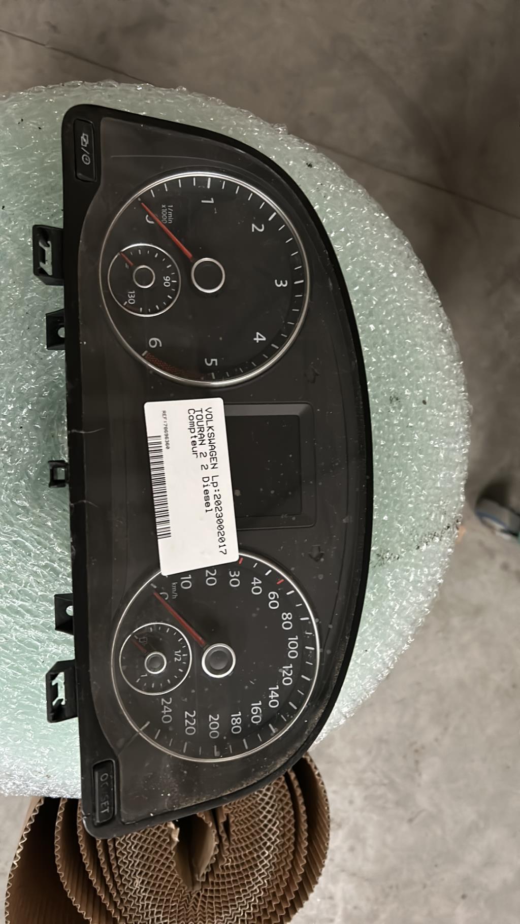 Compteur VOLKSWAGEN TOURAN 2 Diesel - 1